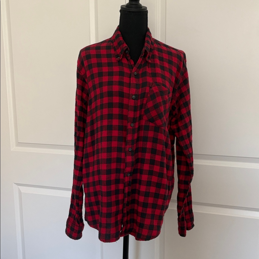 Jackson Hole‎ Red and Black Buffalo Plaid Flannel Button-Up Shirt